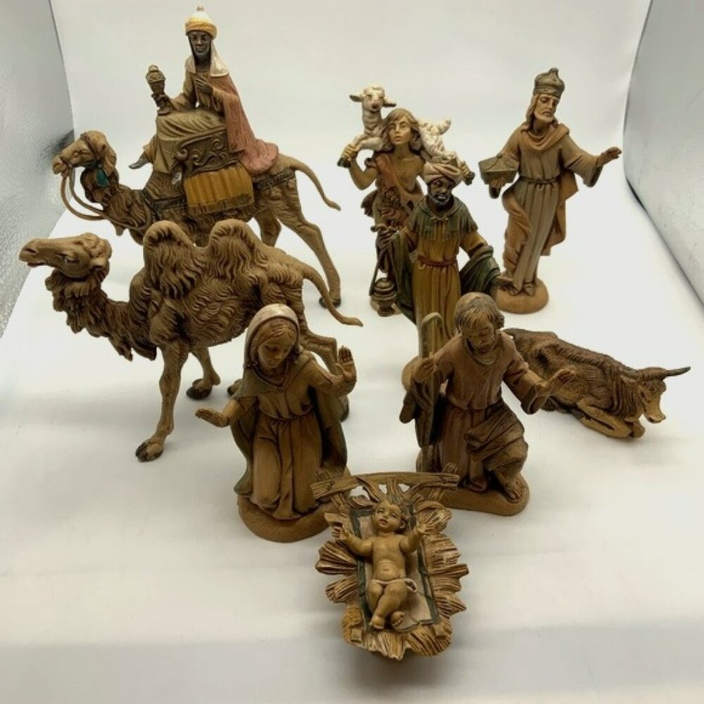 VTG Fontanini Nativity Scene Despose 1983 Stable & 12 Figures Christmas Italy